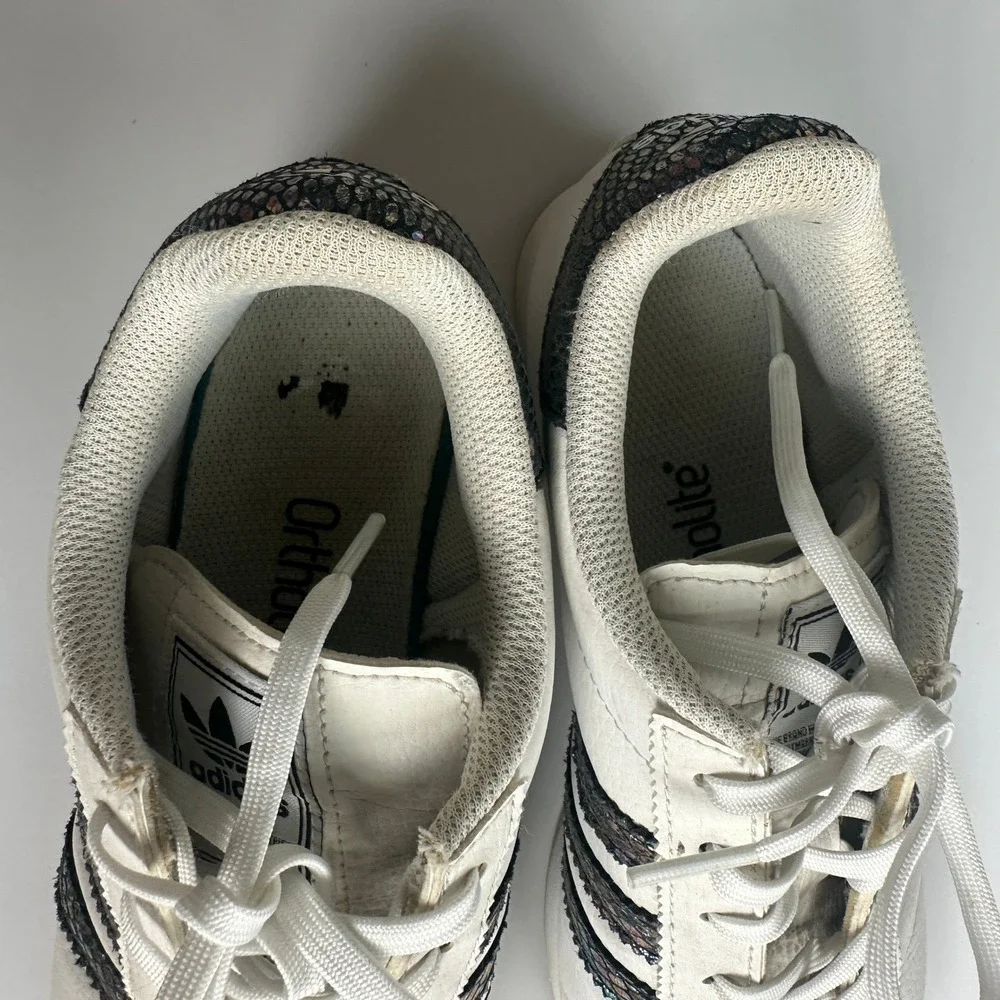 Adidas Samoa Womens White Iridescent Snakeskin Sneakers BW1303 Size 6